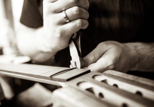 Gitarrenbau ist Handarbeit