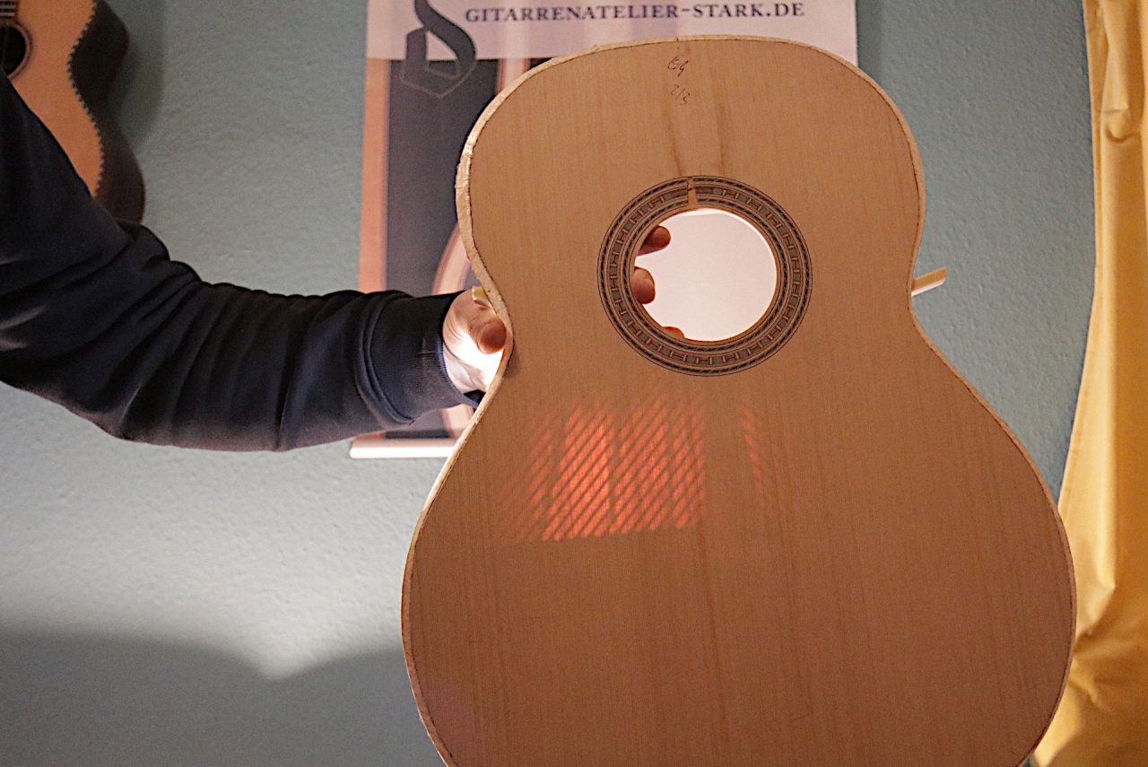Daniel Stark Guitars durchscheinendes Licht